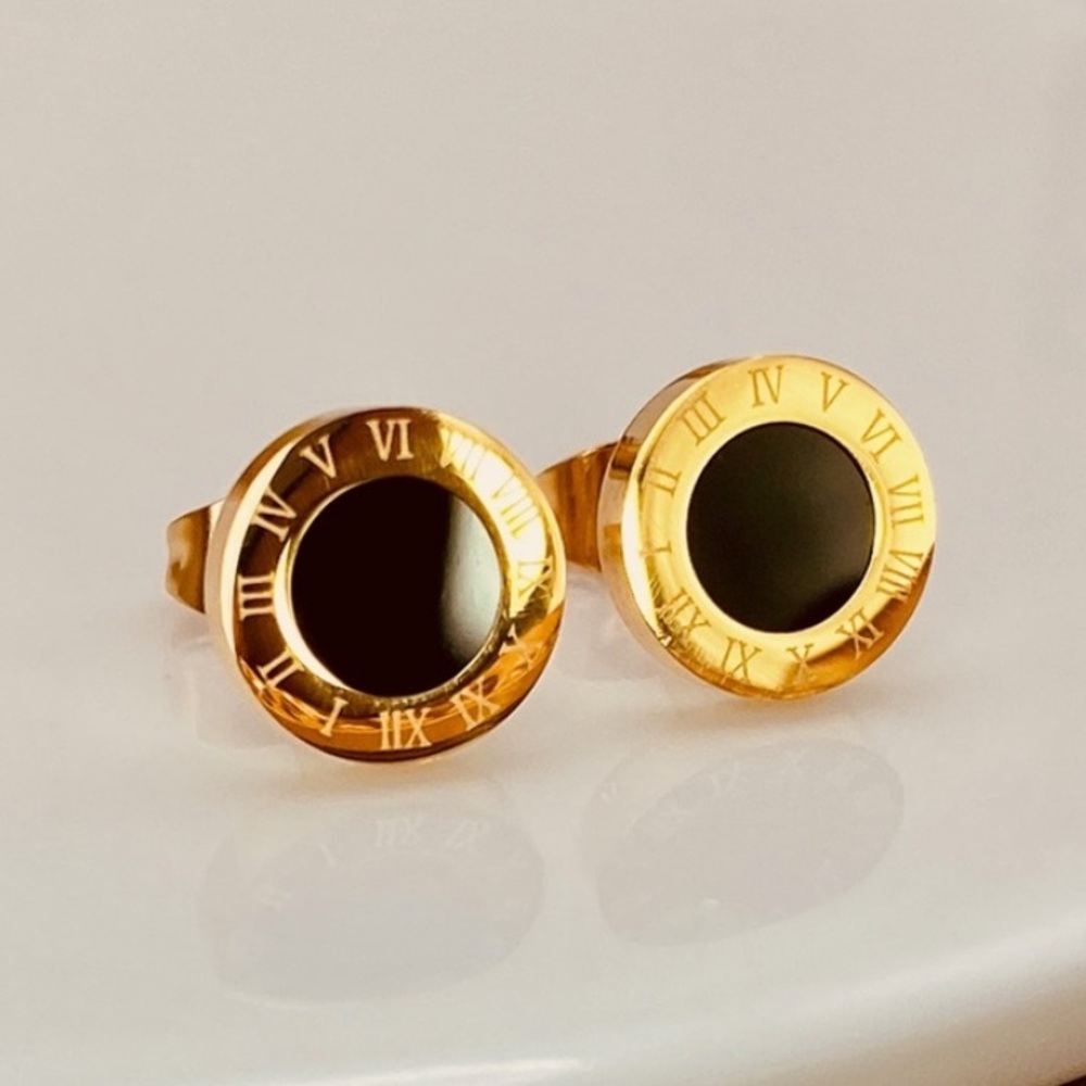 Elegant Gold and Black Onyx Stud Earrings